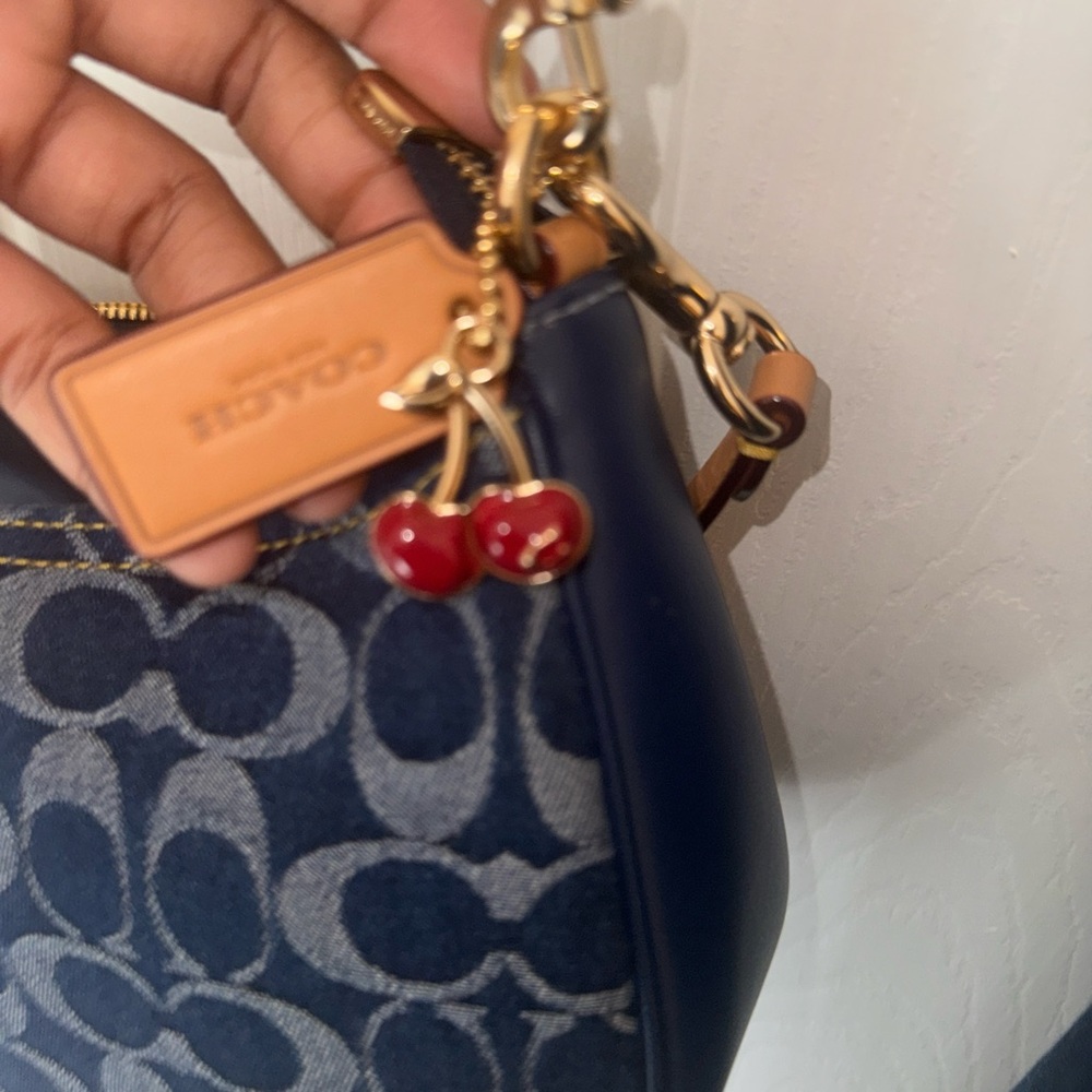 Coach denim Teri shoulder bag w/ crossbody strap - Picture 3 of 4